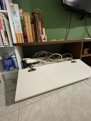 È URGENTE VENDERE. Mobili per sala da pranzo, TV. Due mobili.