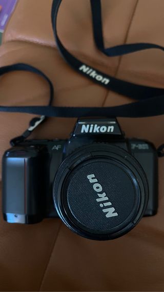 Cámara de fotos réflex Nikon F-601 analógica