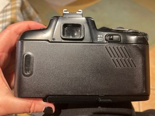 Cámara de fotos réflex Nikon F-601 analógica