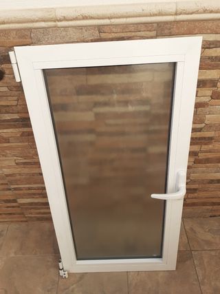 Ventana de aluminio blanco