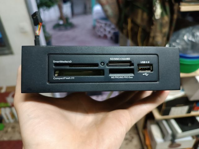 💻 Lettore di schede interno.