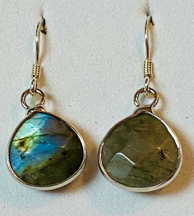 Pendientes con labradoritas en plata de ley 925