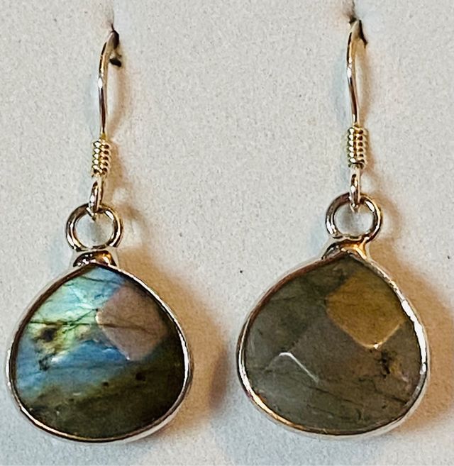 Pendientes con labradoritas en plata de ley 925