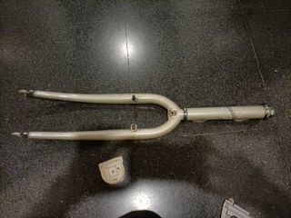 Orquilla bicicleta de paseo ciudad