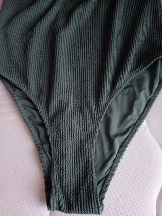 Bañador talla M , verde botella.