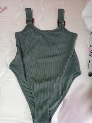 Bañador talla M , verde botella.