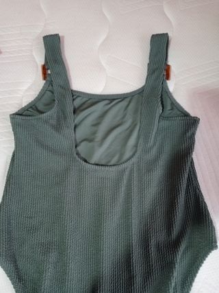 Bañador talla M , verde botella.
