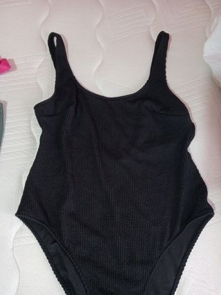 Bañador talla L negro.