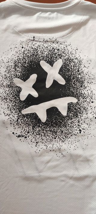 Camiseta marca Siksilk por Steve Aoki ed. limit. M
