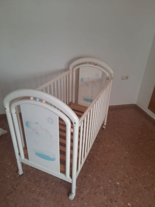 Cuna bebe blanca con dibujos
