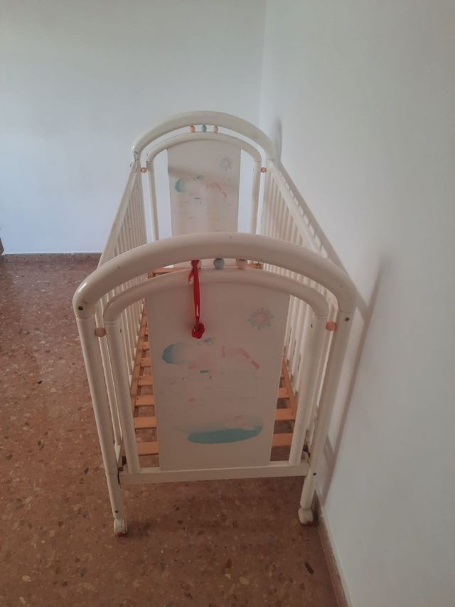 Cuna bebe blanca con dibujos