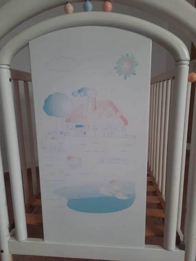 Cuna bebe blanca con dibujos