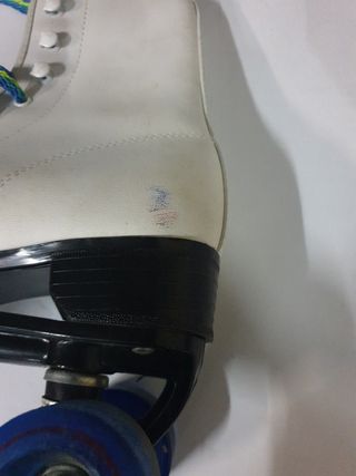 Patines de cuatro ruedas.