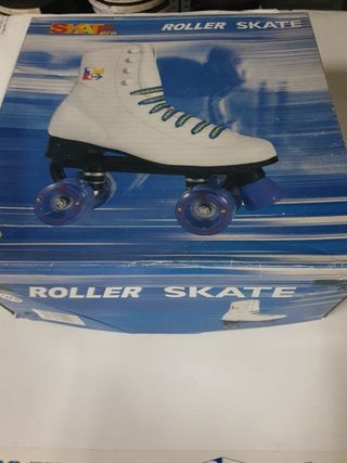 Patines de cuatro ruedas.