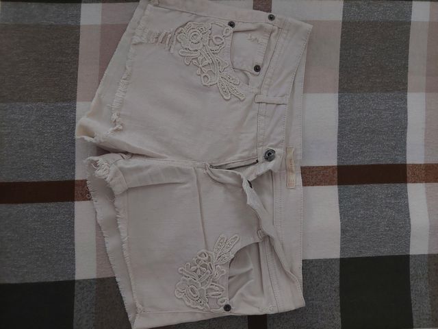 Pantalón vaquero beige