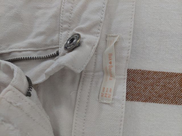 Pantalón vaquero beige