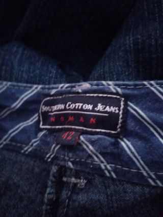 pantalones de tela vaquera tres cuartos.