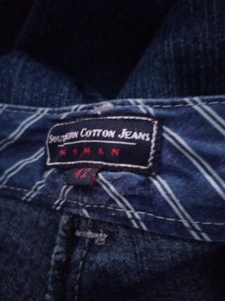 pantalones de tela vaquera tres cuartos.