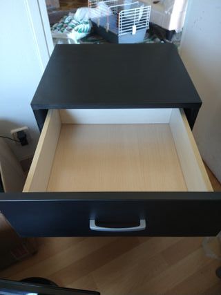 Cajonera archivador negro con ruedines y cajones