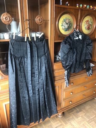 Vestido Baturra talla 44. Está en Zaragoza