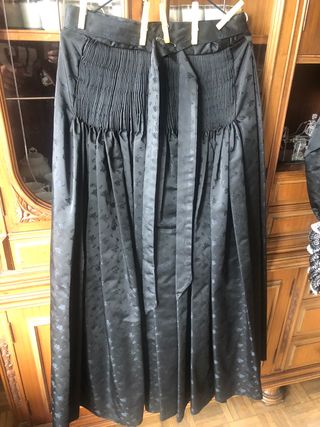 Vestido Baturra talla 44. Está en Zaragoza