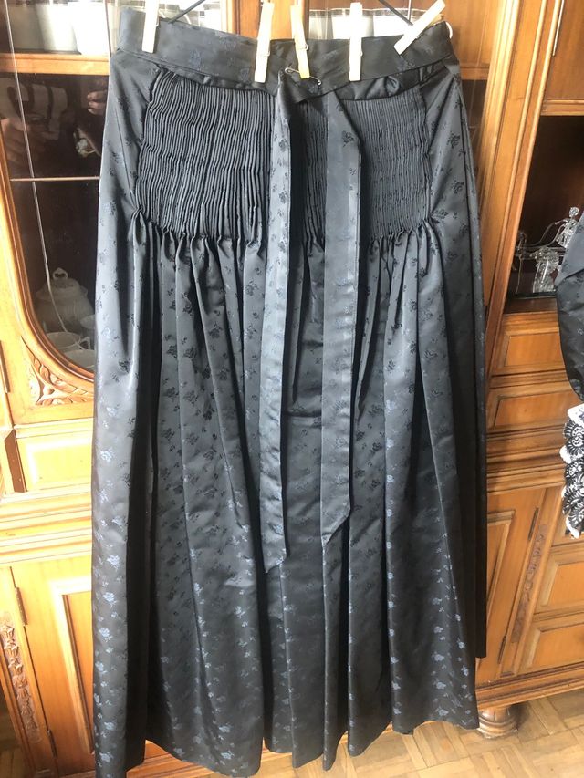 Vestido Baturra talla 44. Está en Zaragoza