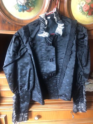 Vestido Baturra talla 44. Está en Zaragoza