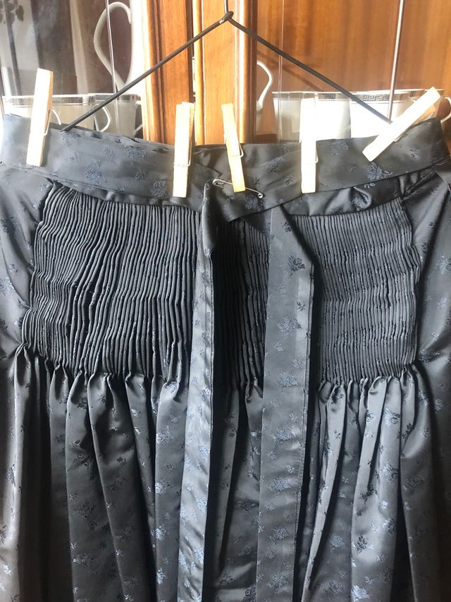 Vestido Baturra talla 44. Está en Zaragoza