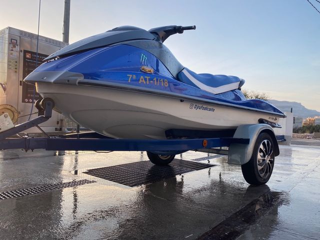 Moto de agua triplaza Yamaha vx 110cv 2018