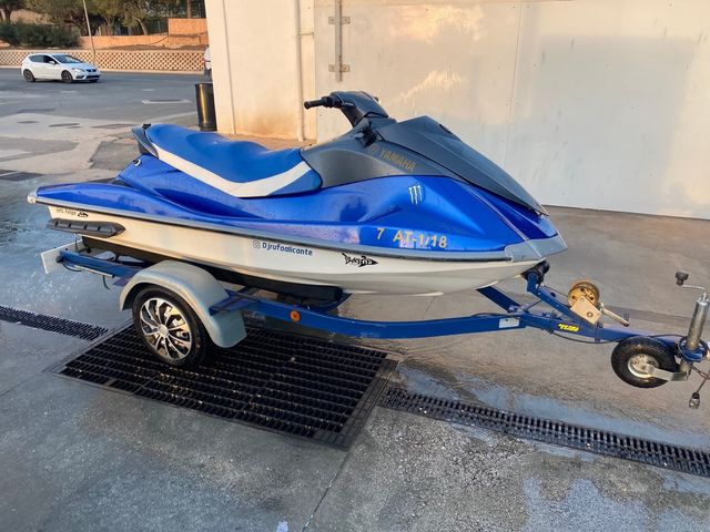 Moto de agua triplaza Yamaha vx 110cv 2018