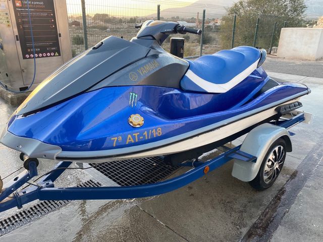 Moto de agua triplaza Yamaha vx 110cv 2018