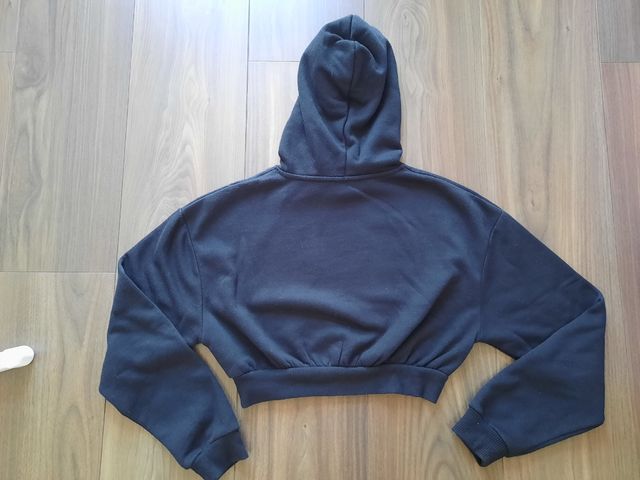 Sudadera negra crop