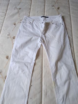 Pantalón blanco zara. 