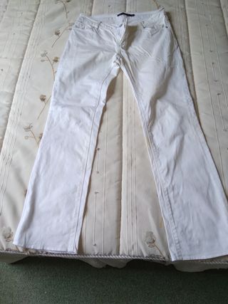 Pantalón blanco zara. 