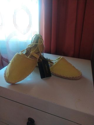 Alpargatas Amarillas, talla 38