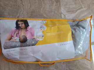 Cojín de lactancia y embarazo Medela