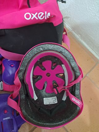 Protecciones, casco y bolsa de niña para patinar