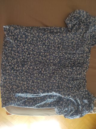 Vestido azul con flores