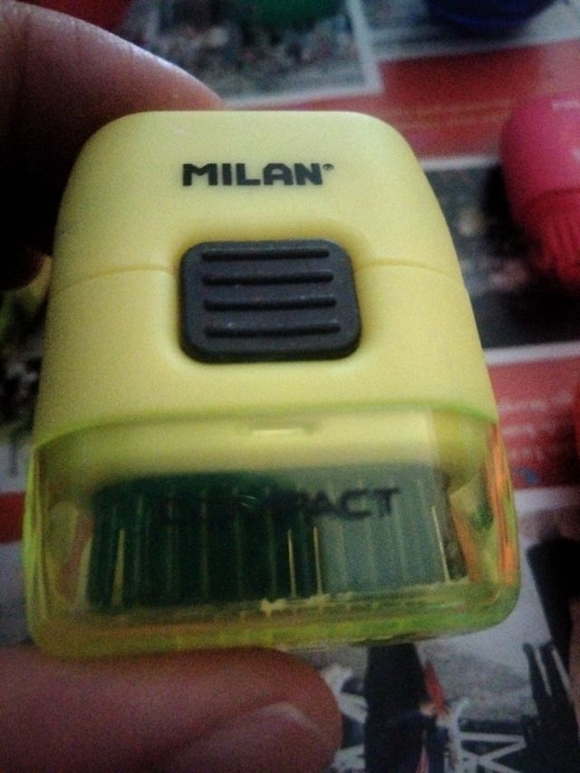 gomas de borrar + cepillo Milan capsula