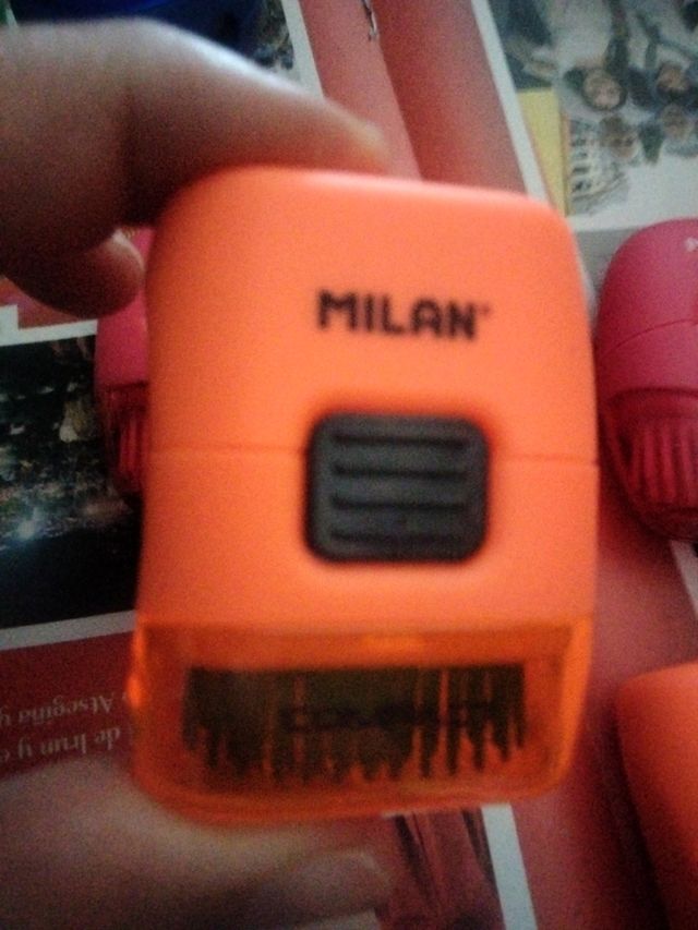 gomas de borrar + cepillo Milan capsula