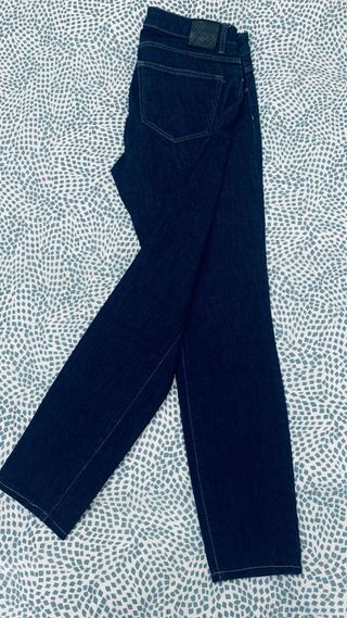 Pantalones vaqueros de la marca Massimo Dutti.