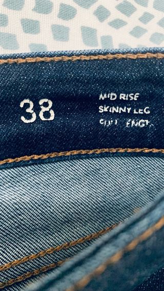 Pantalones vaqueros de la marca Massimo Dutti.