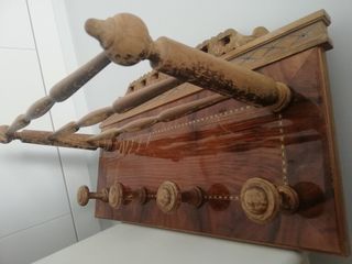 Perchero sombrerero antiguo de pared