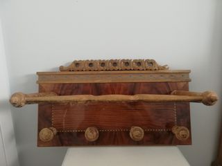 Perchero sombrerero antiguo de pared