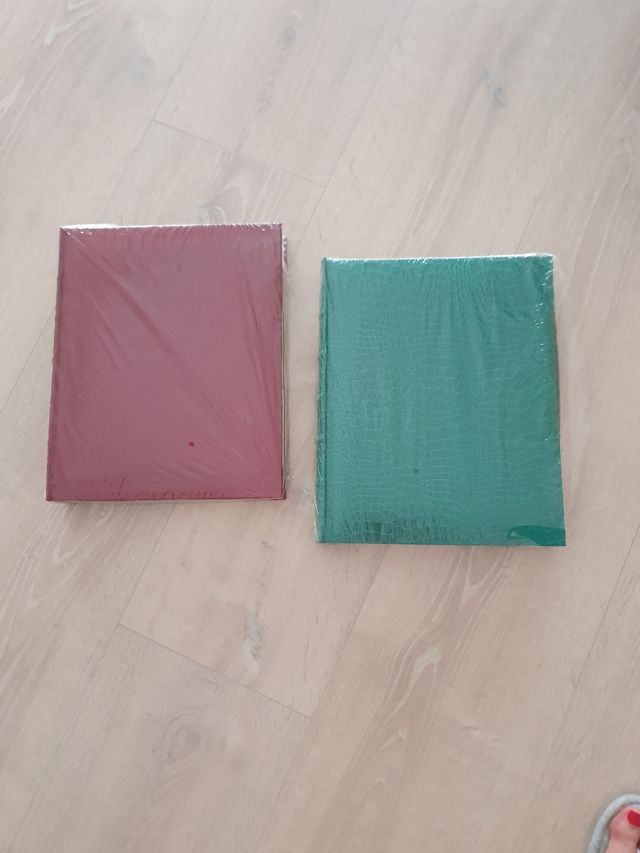 Álbum de fotos de piel sintética.