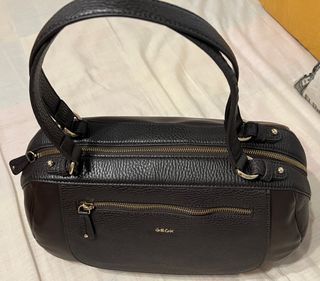 Bolso marron de piel marca Geox