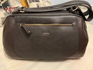 Bolso marron de piel marca Geox
