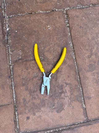 Alicate para encuadernadora