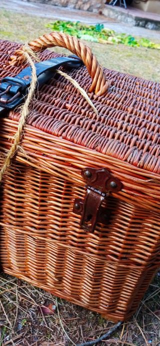 MIMBRE BANCO BAUL Y CESTA