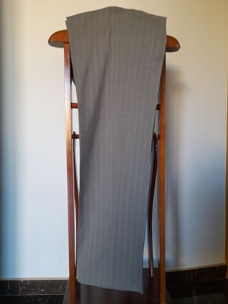 Traje gris marca Caramelo talla 52 